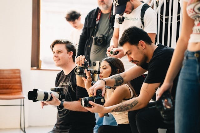 Fotografos.-jpg La fotografía: historia, arte y expresión visual en la era digital