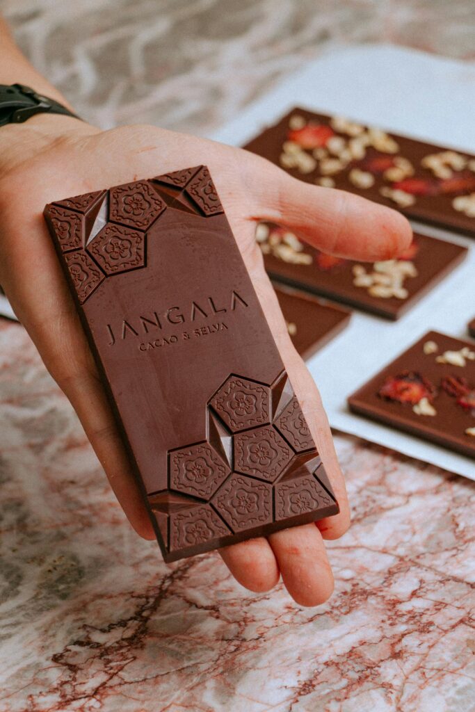 pexels-media-27672874-1777490849125-1-683x1024 ¿Cómo se hace el chocolate desde la semilla de cacao?